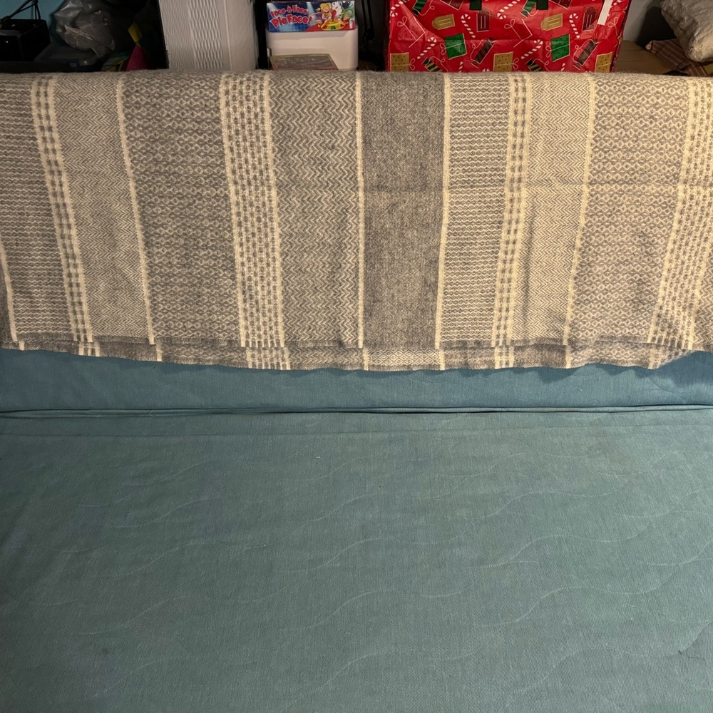 Klippan lambswool throw.